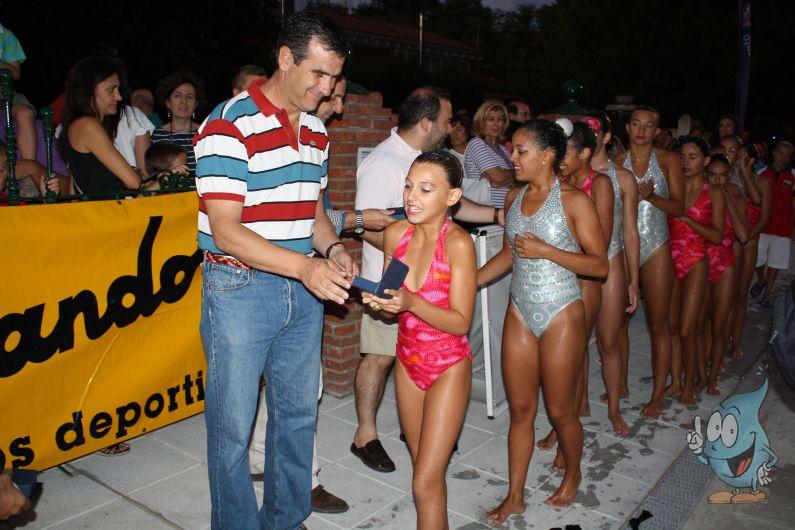 Fotos MAS. Entrega recuerdo a nadadoras de sincronizada web