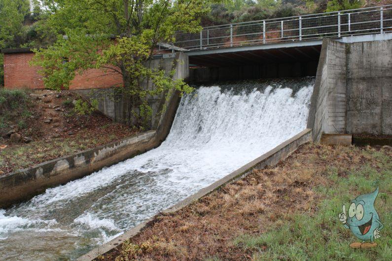 Aliviadero a los pies de Beleña